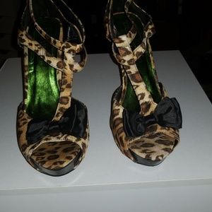 Lepored bow open toe heels